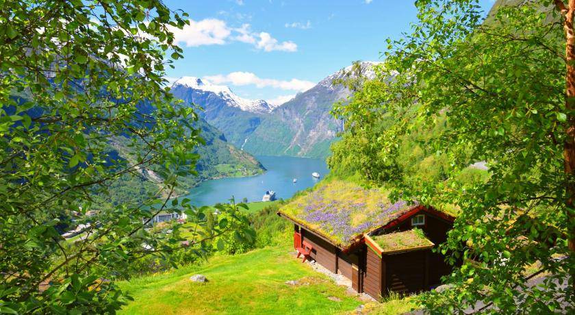 Geiranger Cabin | 45 m² Lodge ∙ 2 bedrooms ∙ 7 guests