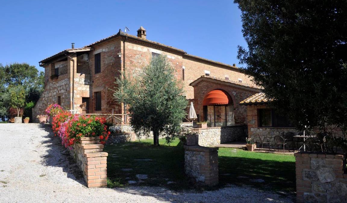 Sovicille House | 450 m² House ∙ 9 bedrooms ∙ 19 guests