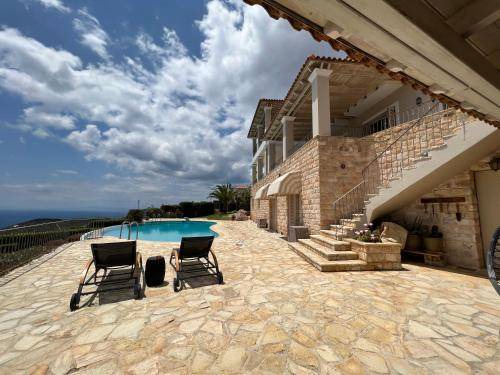 Saronida Villa | 450 m² Villa ∙ 5 bedrooms ∙ 13 guests