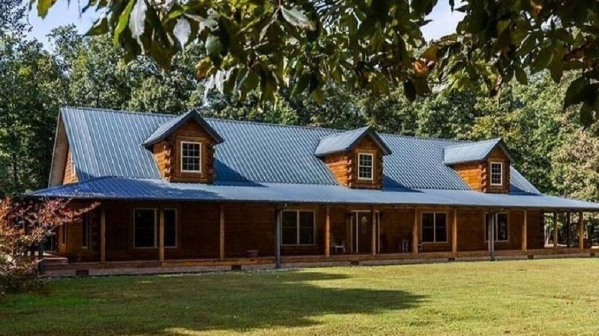 Waco Cabin | 4500 sq ft Secluded Log Cabin Home on 17 acres