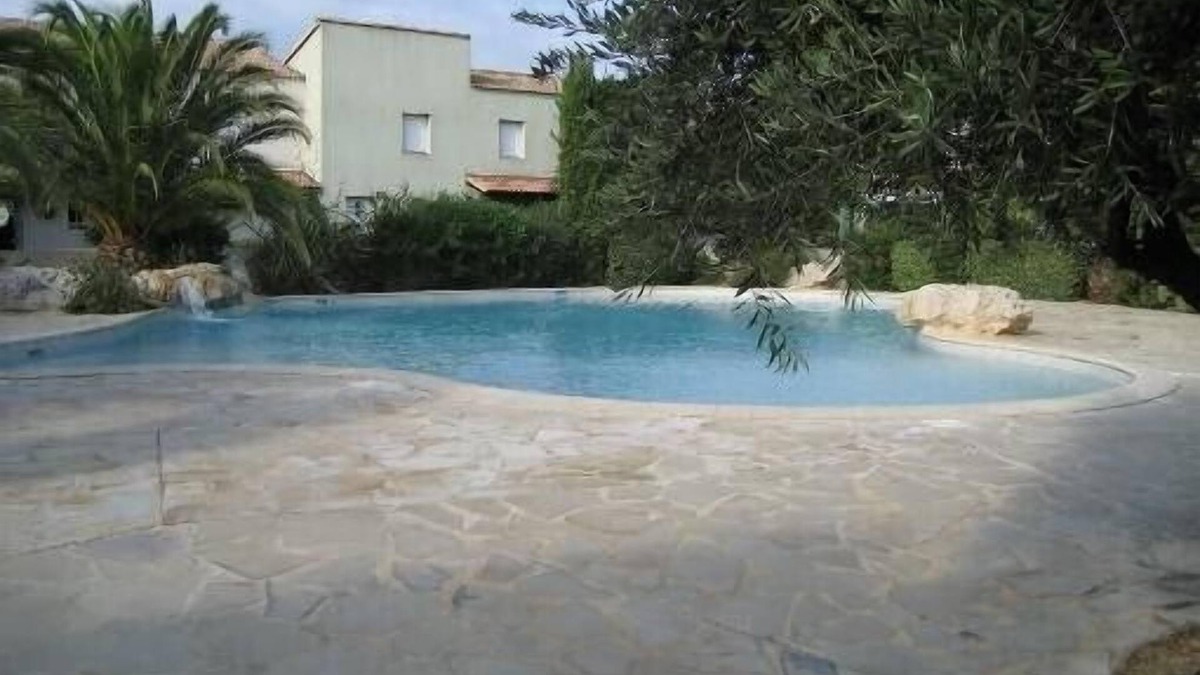 Valras-Plage Cabin | 45m2 two-storey T3 villa for 6 people in private residence with swimming pool