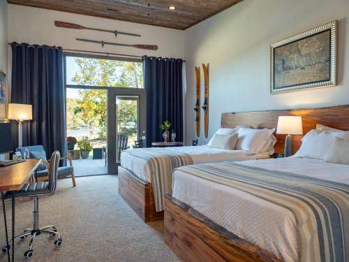 Camdenton Hotel | 46 m² Hotel ∙ 10 guests