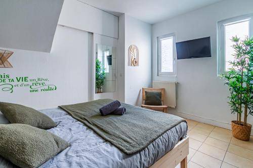 Saint-Cyr-l'Ecole Apartment | 47 m² Apartment ∙ 4 guests