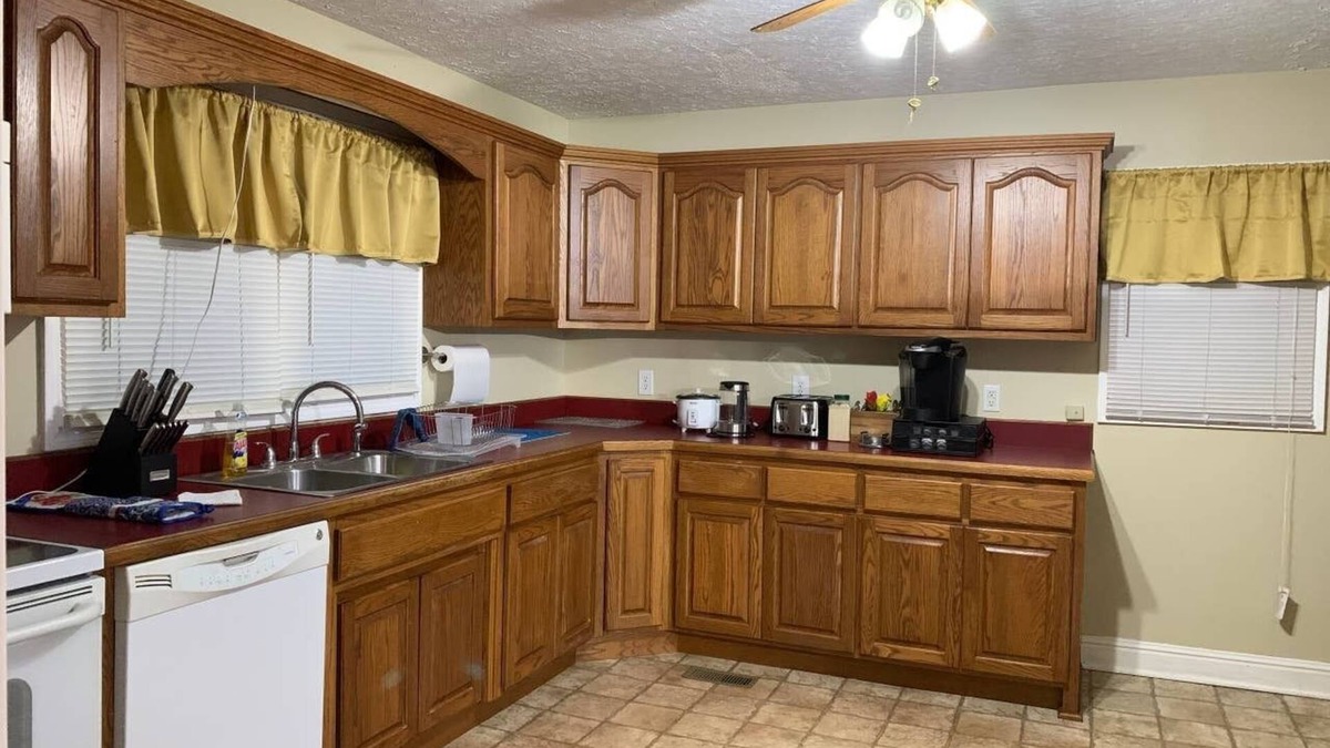 Cave City House | 4704 Mammoth Cave Rd. Cave City, KY 42127