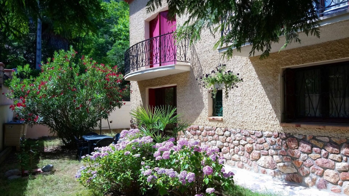 Vernet-les-Bains Apartment | 48 m² F2 apartment with garden on ground floor villa 5 min. walk from the spa