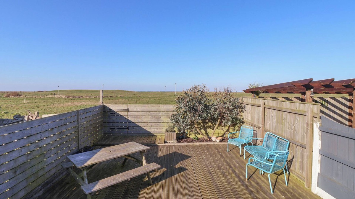 Withernsea Cottage | 48 WAXHOLME ROAD, pet friendly, country holiday cottage in Withernsea