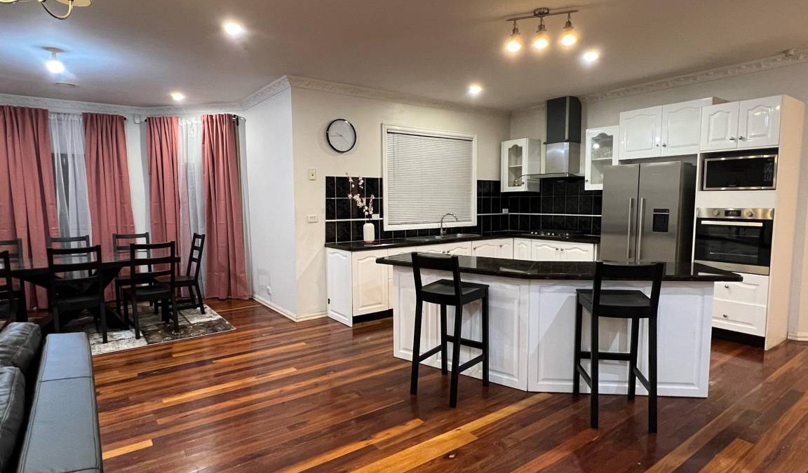 Caroline Springs House | 480 m² House ∙ 4 bedrooms ∙ 8 guests