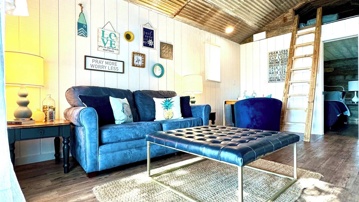 Quinlan Cabin | #49 Cozy Lake Front Cabin w/AC, WiFi & Breathtaking Views! Marina w/Free Fishing