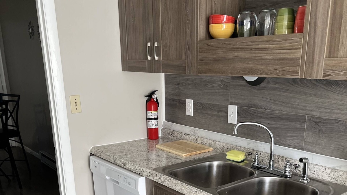 Summerlee House | 498 D Terry Ave. Traveling Nurses Welcome!