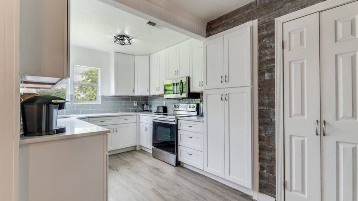 Weatherford House | 4B House with Premium Amenities
