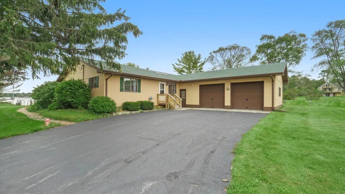 Onekama House | 4B Lakefront home off M22 with access to Lake Michigan!