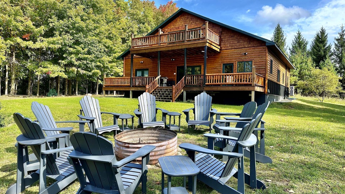 Central Lake House | 4bd/5ba Luxe Log Cabin - Sunset View of Torch Lake, Hiking Trails, Premier Golf