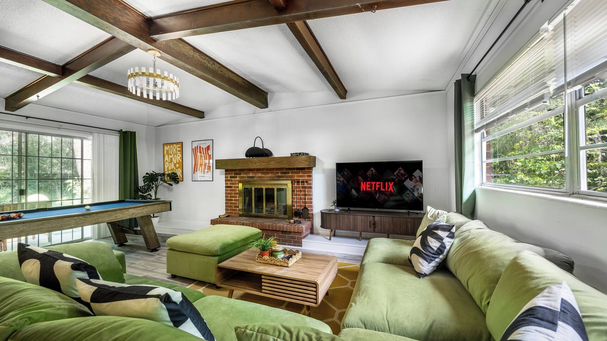 Gainesville House | 4BD Eclectic Home w/BBQ & Mini Golf - Near UF