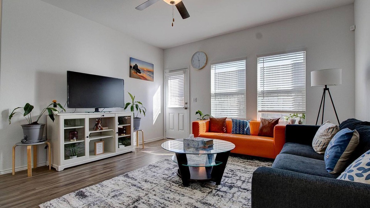 Del Valle House | 4BD house 7 min from Tesla,Circuit of America & Austin Airport
