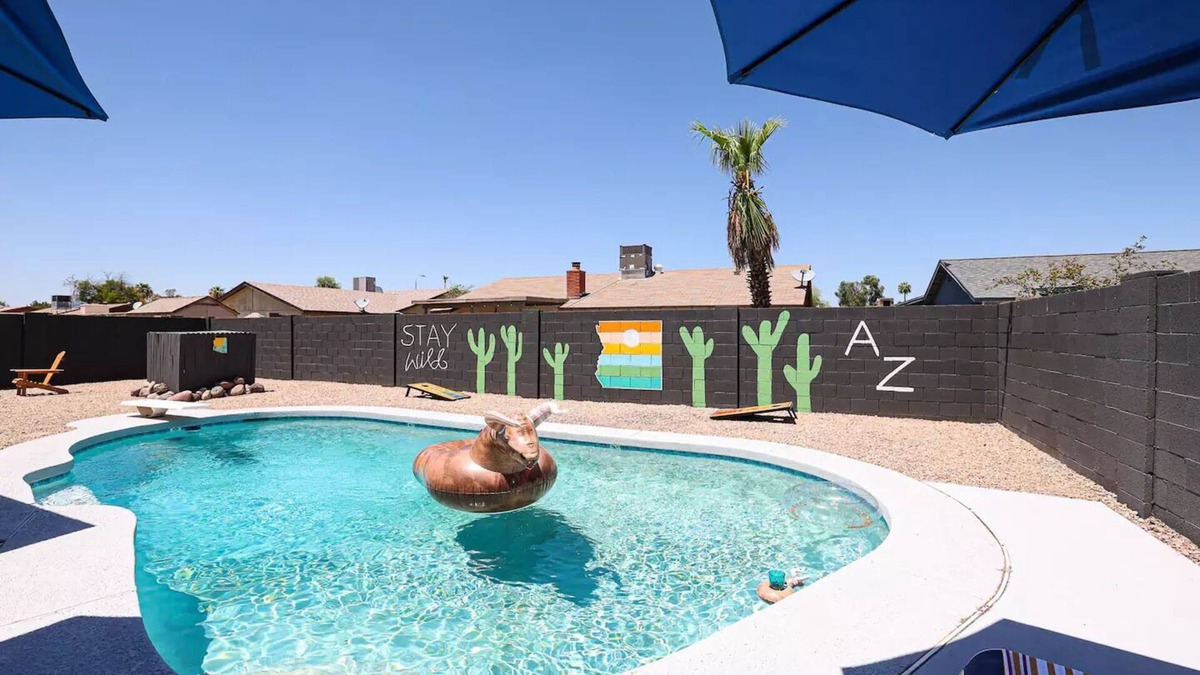 Glendale House | 4bd pool house, bbq & games