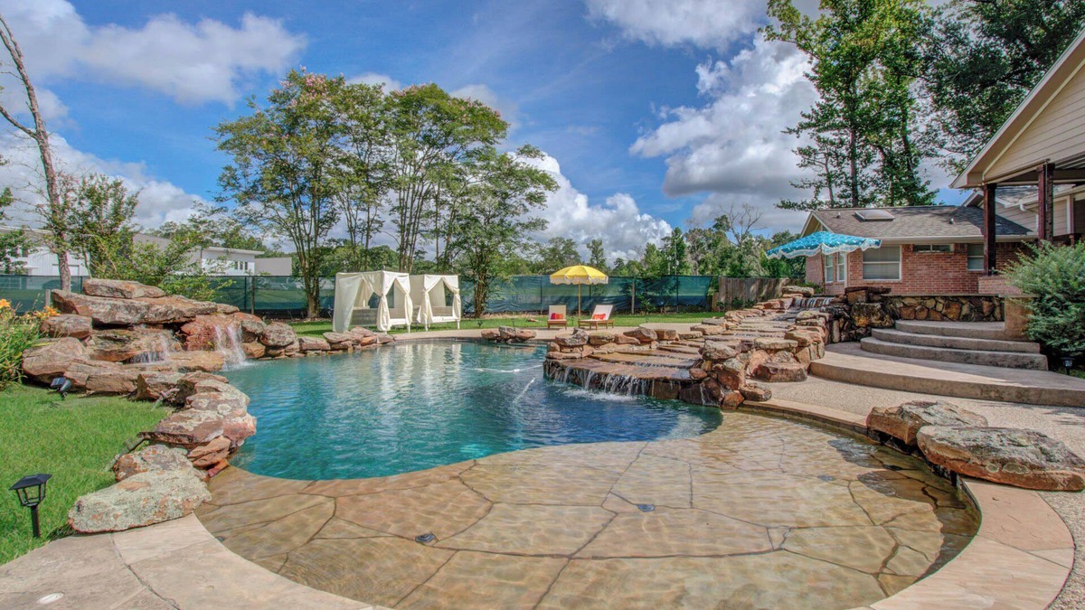 Conroe House | 4BD - Pool & Movie Theater - Lake Conroe Nearby