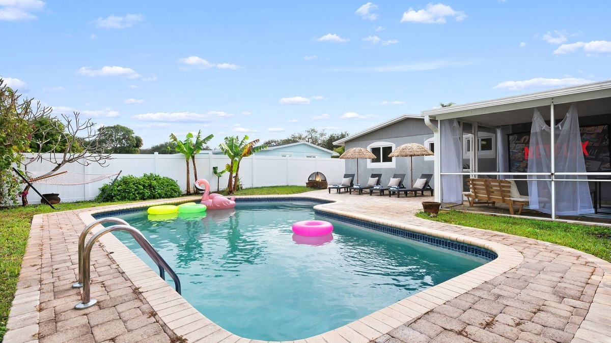 Plantation House | 4BD w/Heated Pool, Game Room & BBQ - Beach Nearby