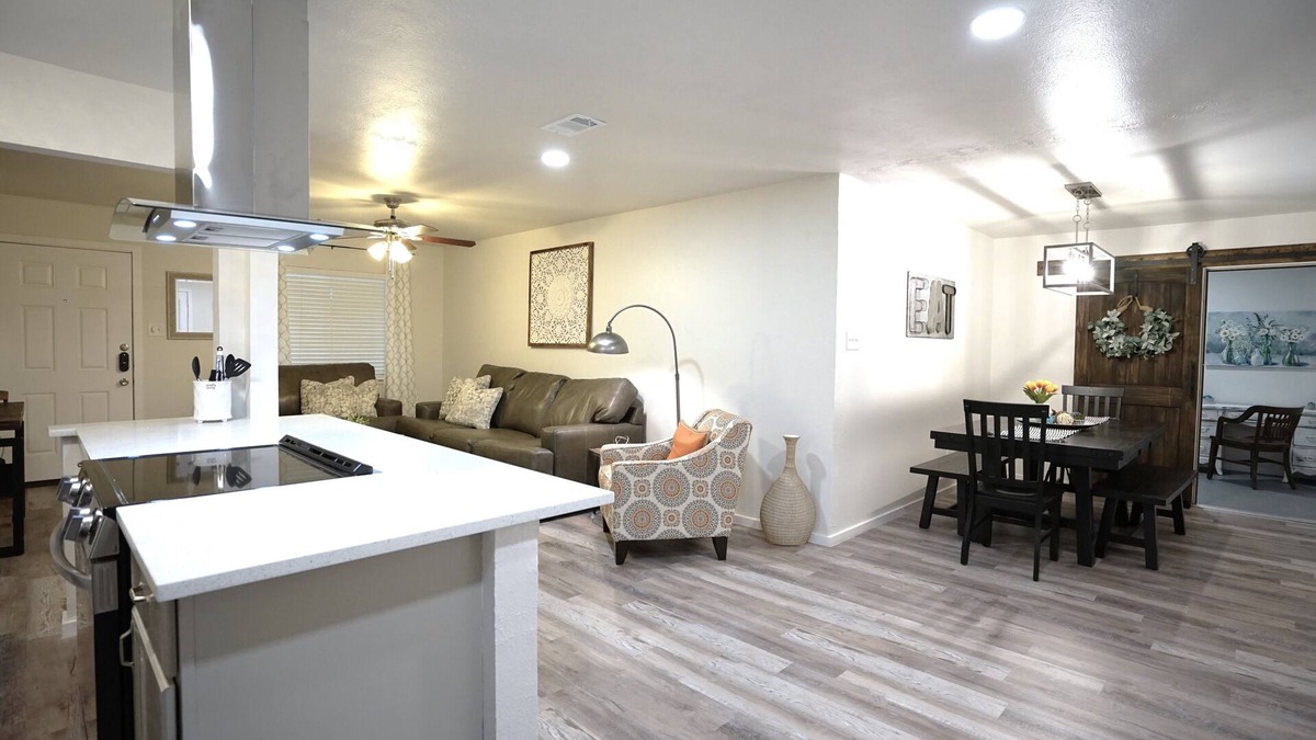 Euless House | 4bdr/1K/2Q/1D/3T 7 miles to AT&T Stadium 5 min to DFW Airport