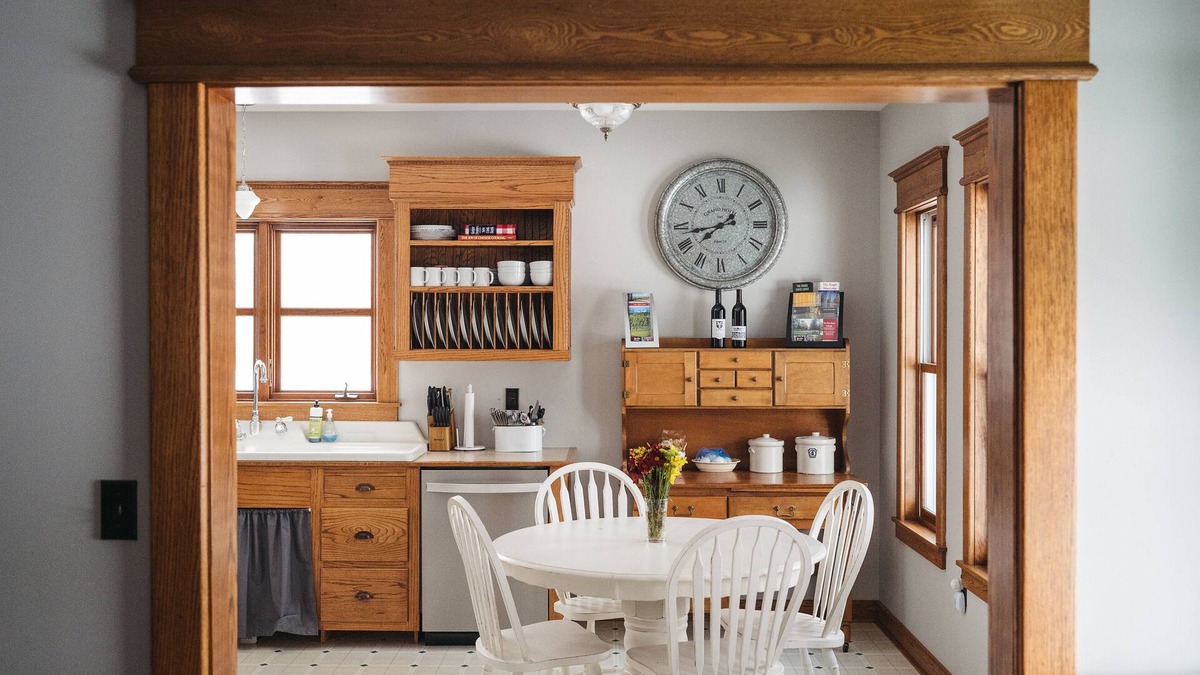 Williamsburg House | 4BDR Broomhead Farmhouse Main House