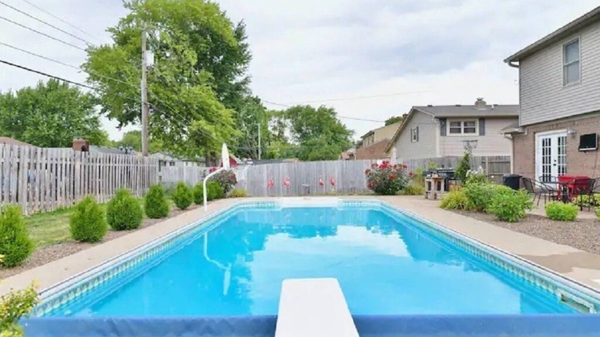 Speedway House | 4BDR Luxury in the Shadow of IMS, close to Downtown Indy, Airport