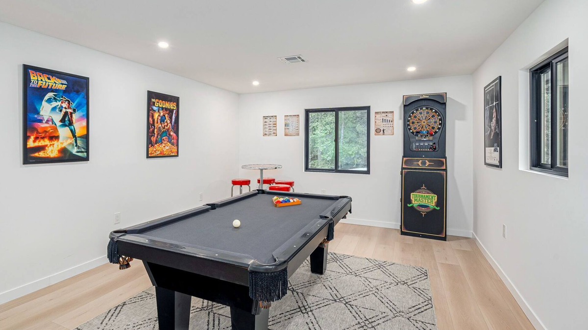 Kingston House | 4Bdrm 3ba Pickleball, Pool Table, Nearby Marina!