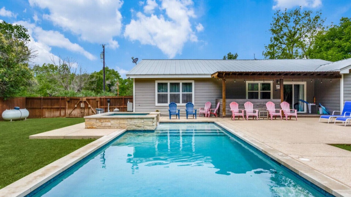 Johnson City House | 4BDRM W/Private Pool & Hot Tub - Walk to Town Square, Minutes to Wineries!