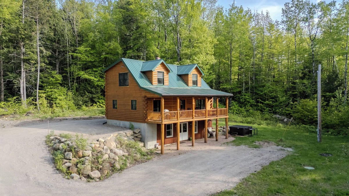 Jackson Cabin | 4Bed 3Bath Cabin w/Hot Tub Near North Conway #TheIntervaleCabin