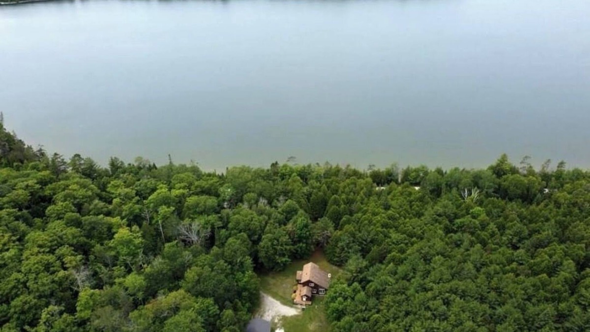 Manitoulin District Cottage | 4BED + HOTUB - Private Forest Retreat by Lake & Trail