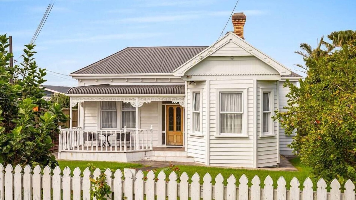 Chatswood House | 4Bed Spacious Villa in Chatswood