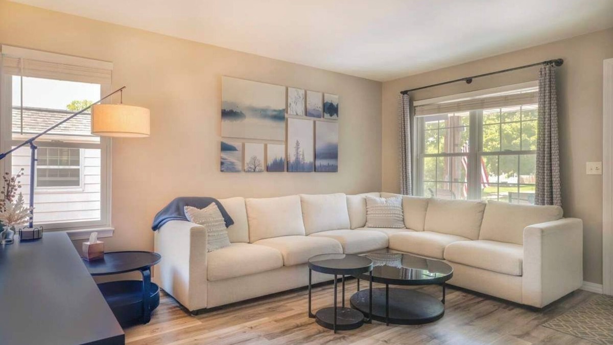 Green Bay House | 4Bedrooms 2 and 1 Half Bath Home for 9 Kid and Game Ready