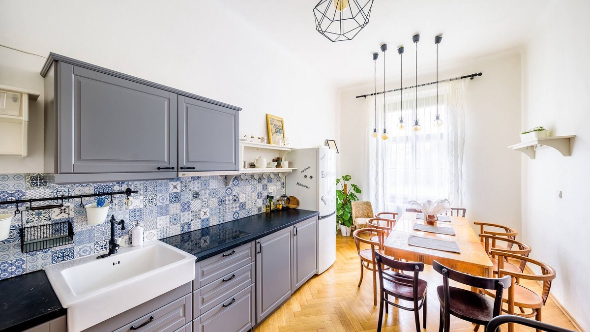 Vinohrady Apartment | 4BR + 2.5BATH Harry Potter's Huge Central Apt.
