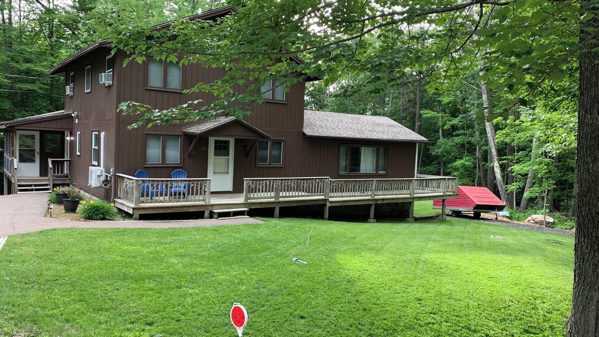 Gilford House | 4BR, 2 Bath Dates open- Memorial Day Weekend, First part of bike week, July 4th