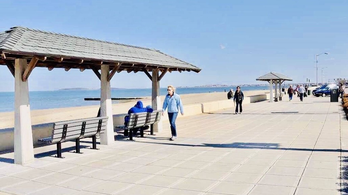 Quincy Apartment | 4BR 2BA 7BED WOLLASTONBEACH.NearBOSTON-1
