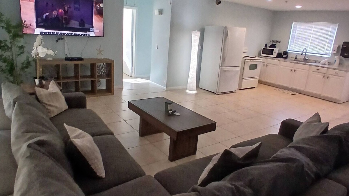 Singer Island Apartment | 4BR 2BA Near Beach Perfect For Familes