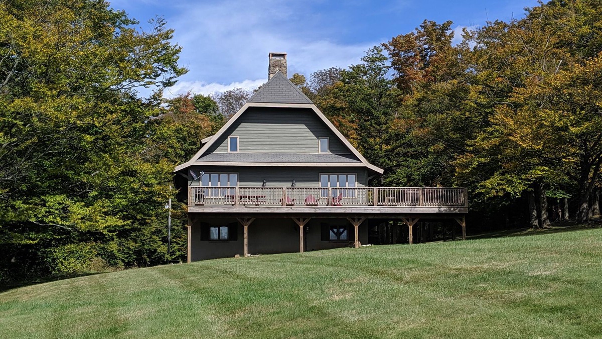 Old Timberline Cabin | 4BR, 3.5 bath. Kid-friendly full home rental with Hot Tub, and an AMAZING view.