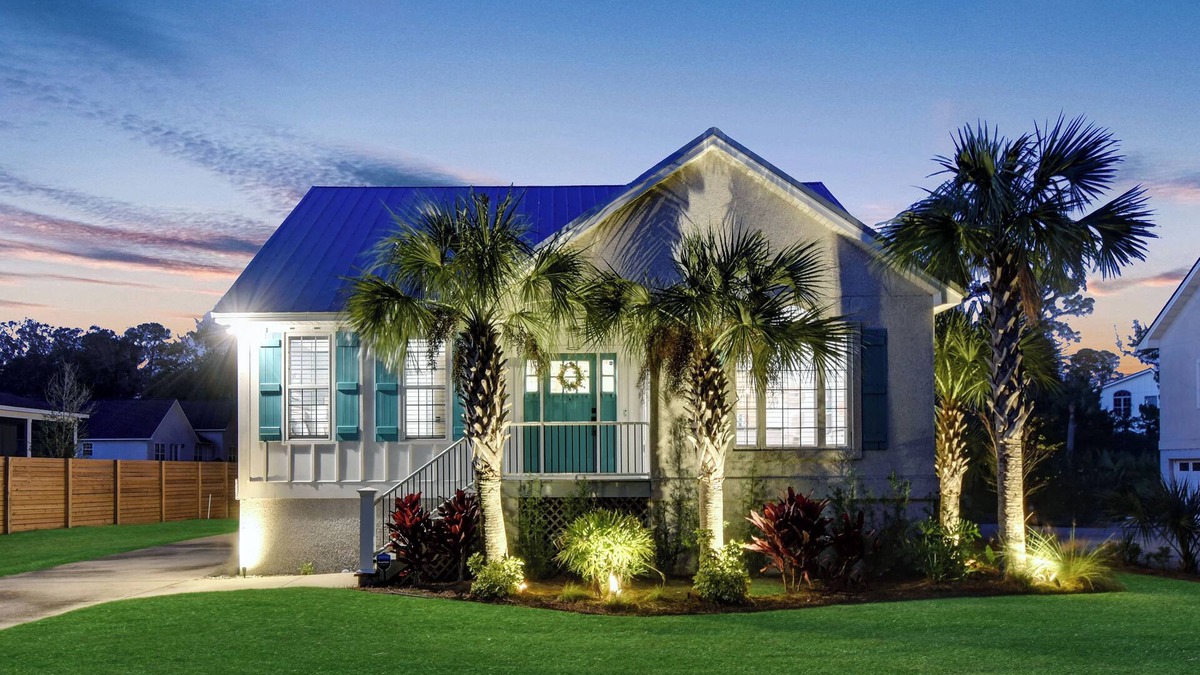 Saint Simons Heights House | 4br/3.5ba. Private pool! Only 2 miles to beach