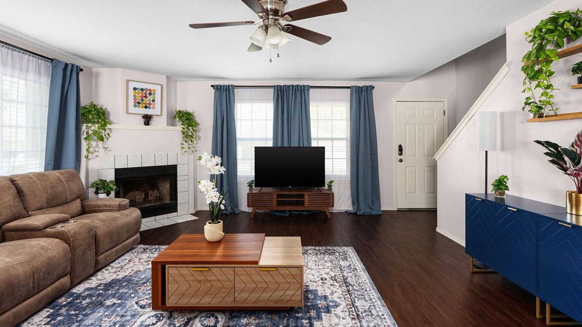 Austin House | 4BR 30+ Days WiFi + Home Office + Near Airport