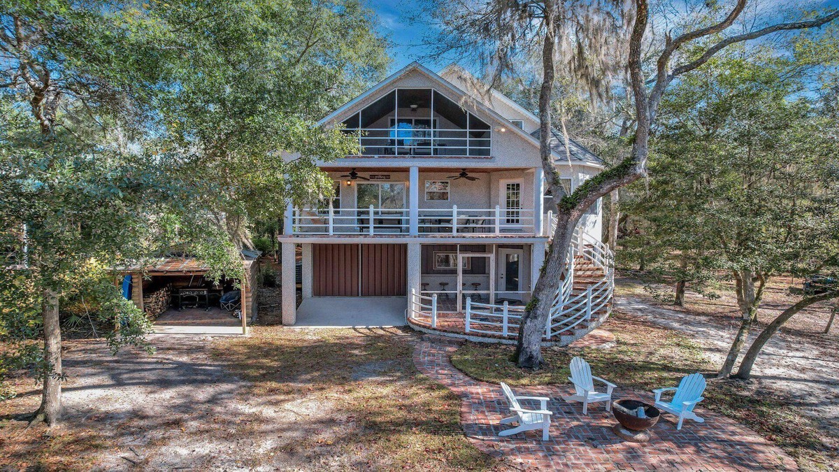 Waynesville House | 4BR/3BA Cabin on Satilla River | Sleeps 12 | Adventure Awaits