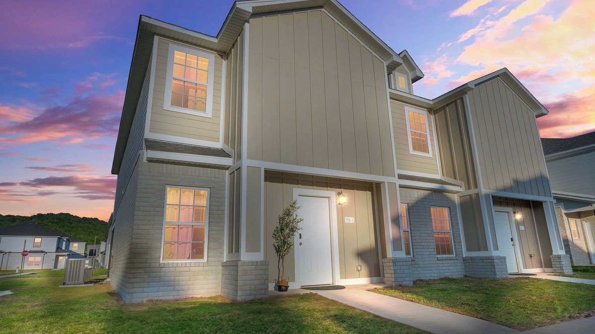 Fayetteville House | 4BR 4.5BA Home w Private Ensuites, EV Charger, 7 Mins to U of A Fayetteville!