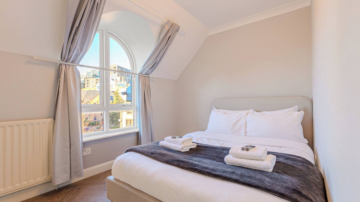 Wapping House | 4BR 4-floor house, w patio, 10 min Wapping Station