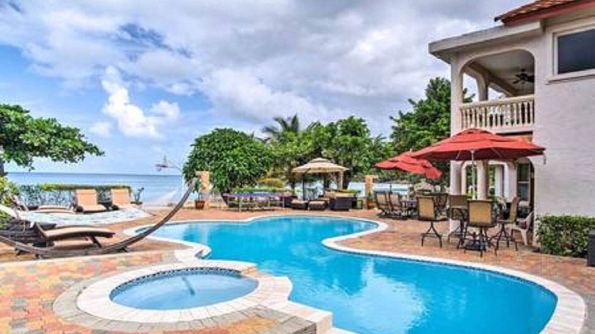 Rio Bueno House | 4br Beachfront Villa WiFi/Pool/Housekeeper/Cook