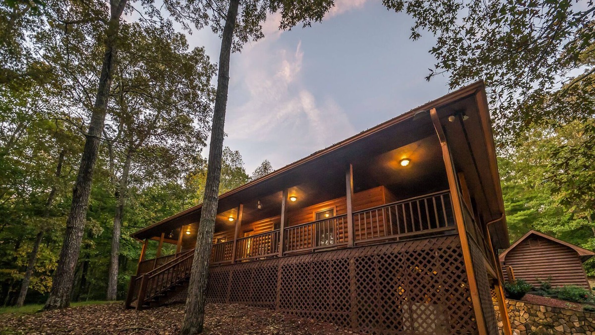 Morganton Cabin | 4BR Cabin 10 MINS FRom BLUE RIDGE! PRIVATE POOL, 12 PERSON PARTYSPA & POOL TABLE