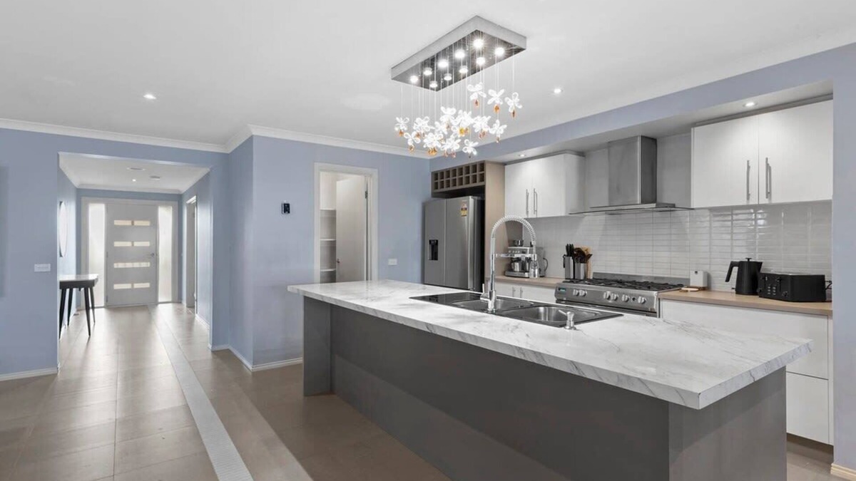 Tarneit House | 4BR designed house inTarneit