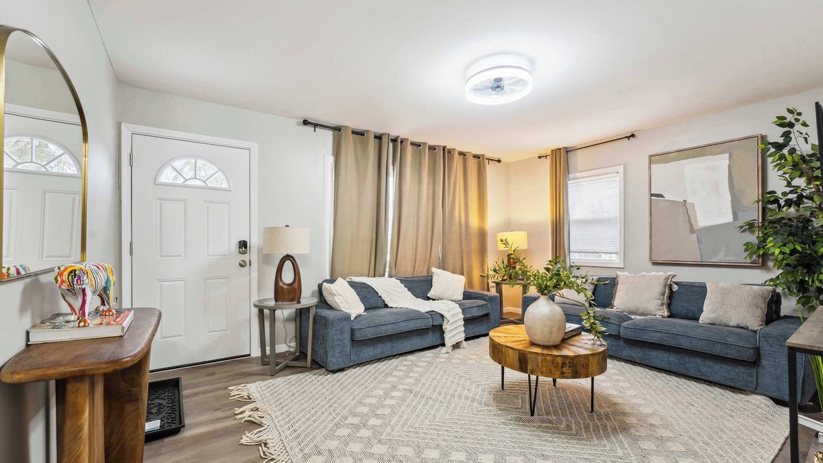 Wheaton House | 4BR Family Home - Prime Location | LCP Collection