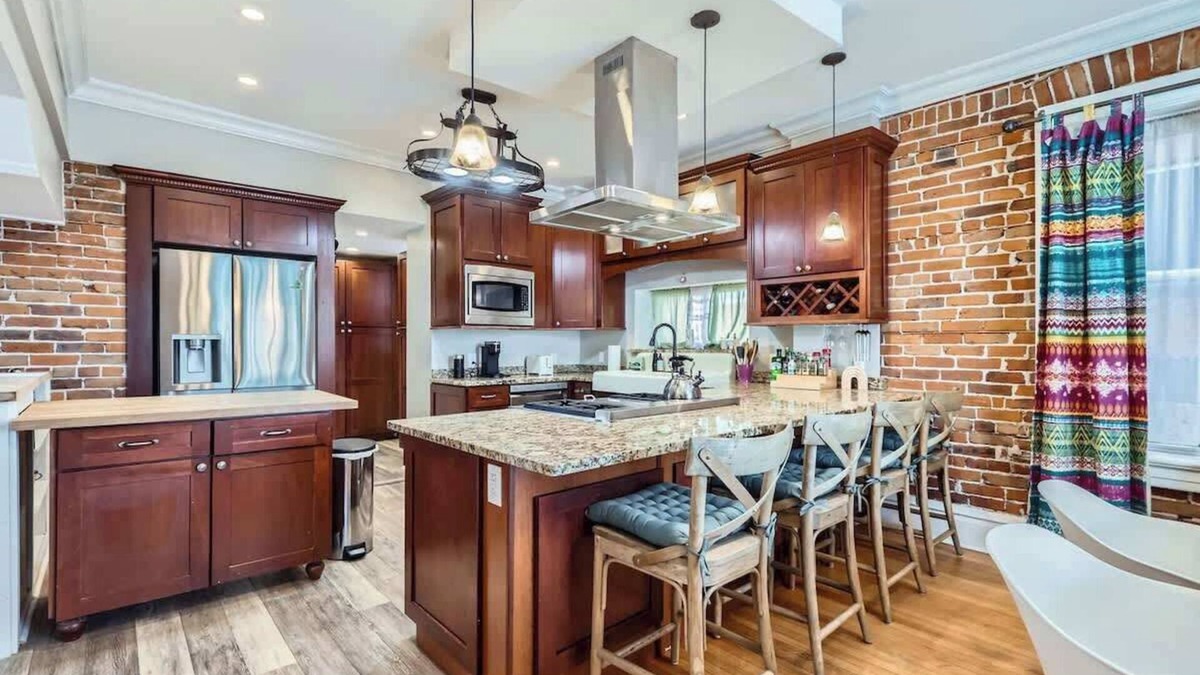 Congress Park House | 4BR Family Home w Yard, Monthly in Congress Park