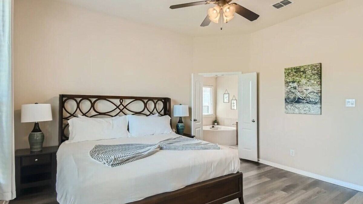 Little Elm House | 4BR Family Retreat w/Backyard and Games!