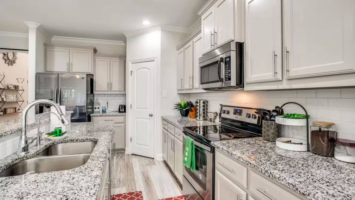 Wheatland House | 4BR Farmhouse N Po in Spencer