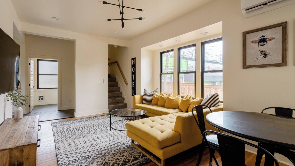 Hosford-Abernethy House | 4BR Farmhouse | Remodeled Ideal for Groups