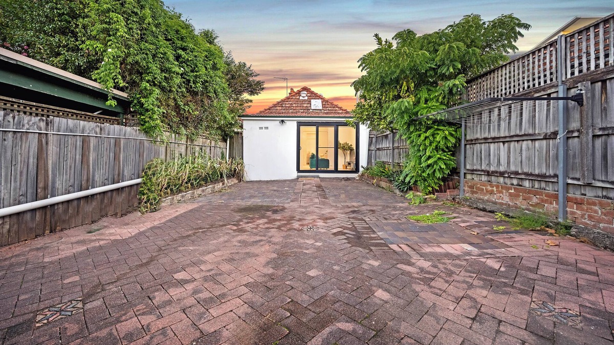 Crows Nest Apartment | 4BR Gem in Central Crows Nest