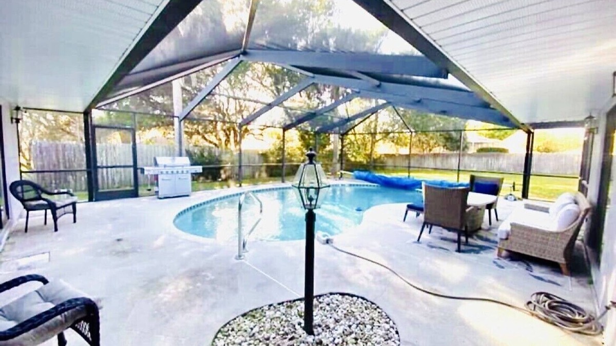 Inverness House | 4br Heated POOL - fenced, trails, golf, springs, near downtown
